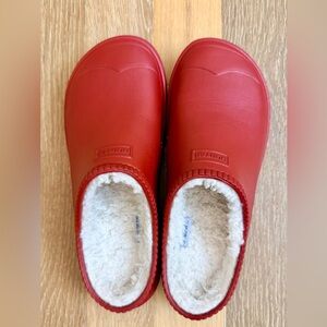 Hunter Women’s Red Fleece Lined Slip On Clogs Size 7 in Great Condition